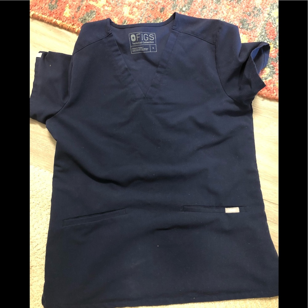 Figs scrub top